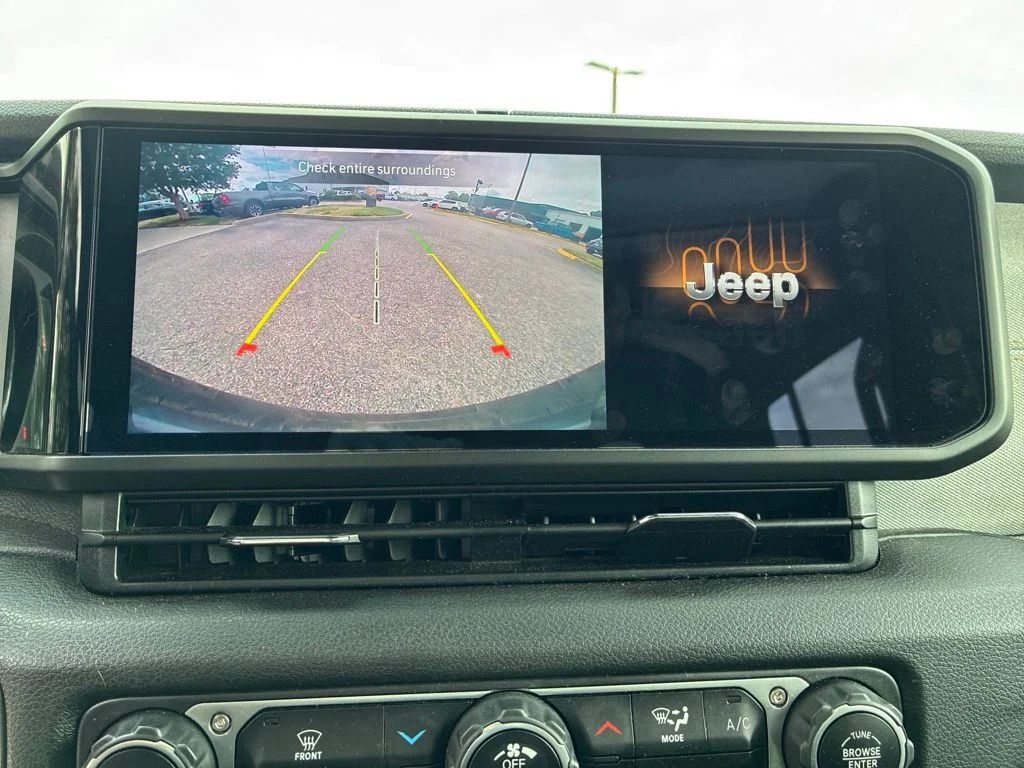 Used 2024 White Jeep Sport S image 18