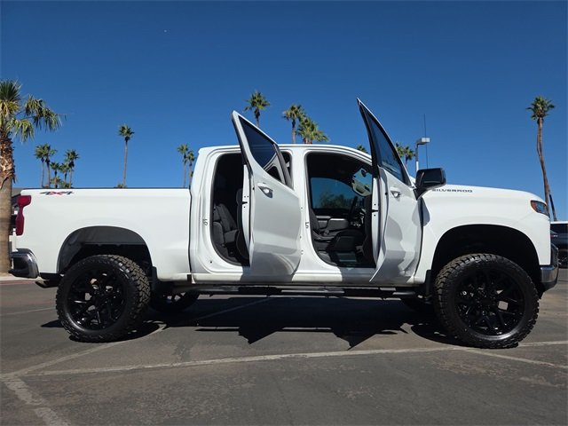 2020 Chevrolet Silverado 1500 LT photo 2