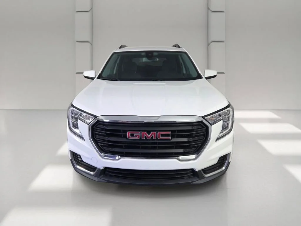 Used 2022 Summit White GMC SLE image 3