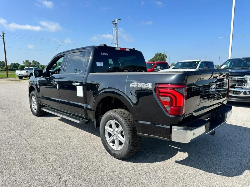 New 2026 Agate Black Metallic Ford LARIAT 4WD SuperCrew 5.5