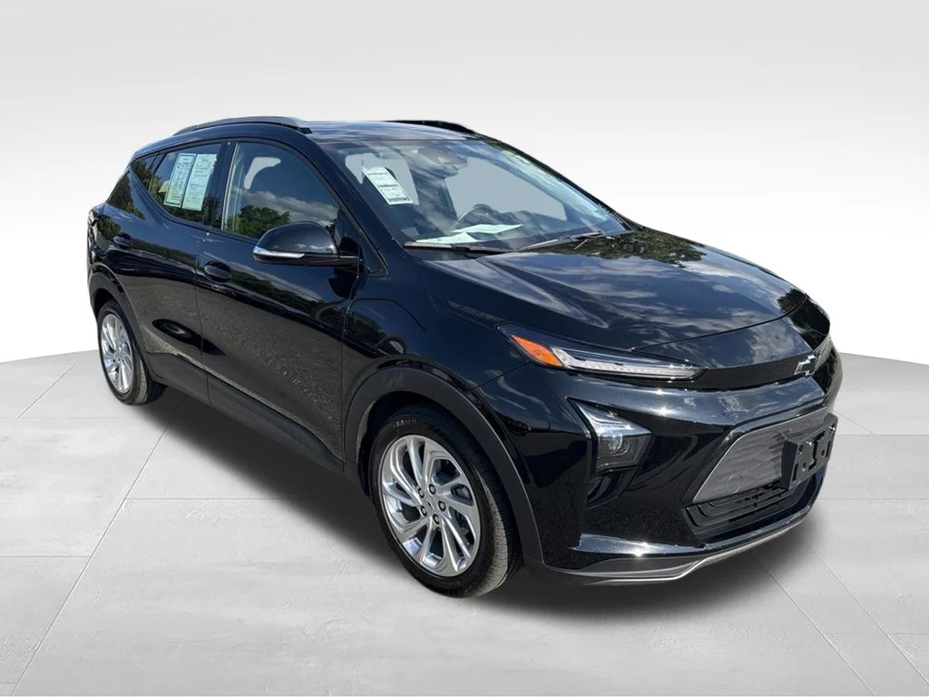 Used 2023 Black Metallic Chevrolet LT image 6
