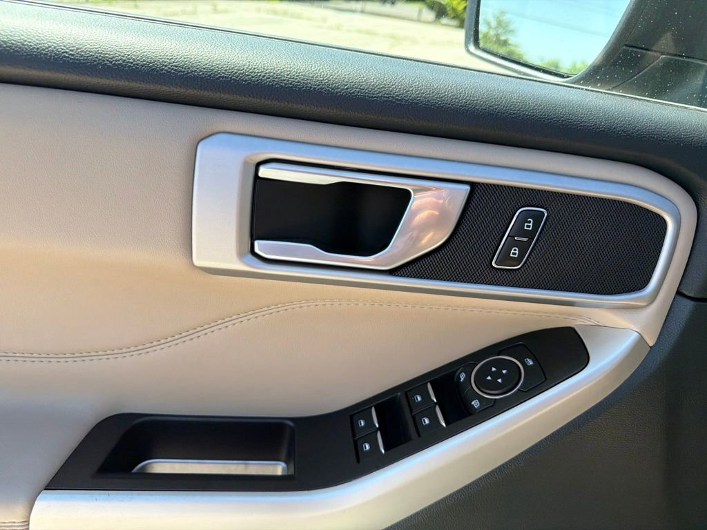 Used 2023 Gray Metallic Ford XLT image 11