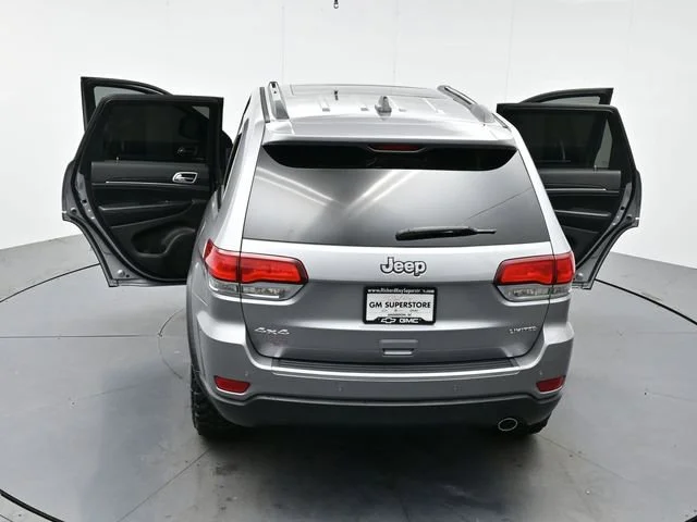 Used 2020 Billet Silver Metallic Clearcoat Jeep Limited image 41