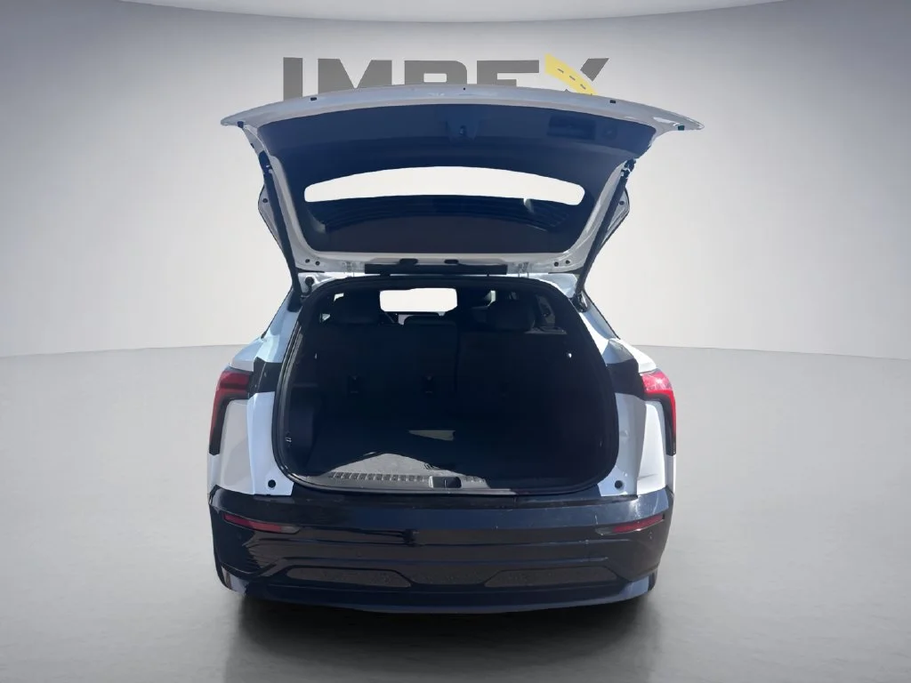 Used 2024 Summit White Chevrolet RS image 30