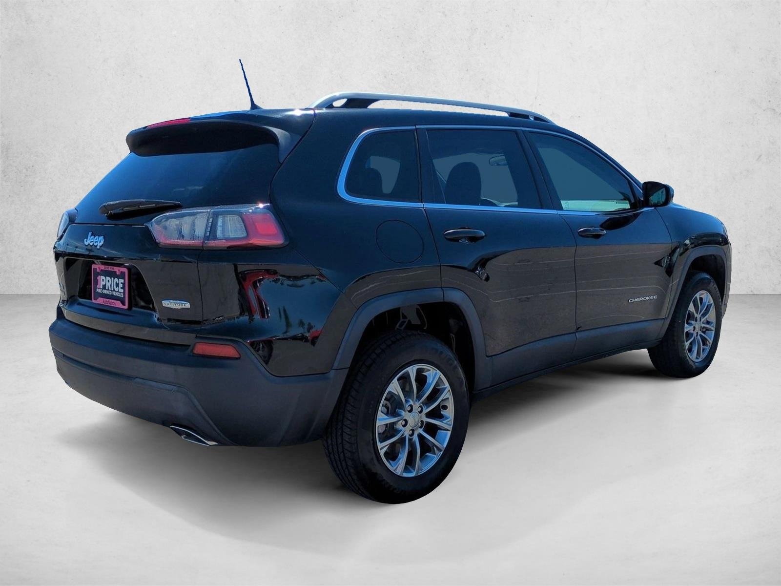 Used 2019 Diamond Black Crystal Pearlcoat Jeep Latitude Plus image 5