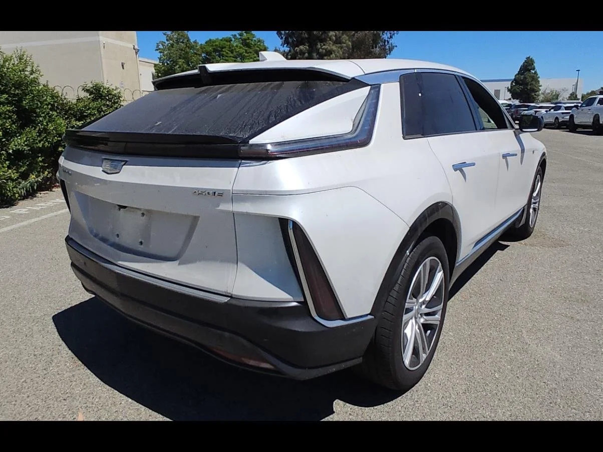 Used 2024 Crystal White Tricoat Cadillac Tech image 21