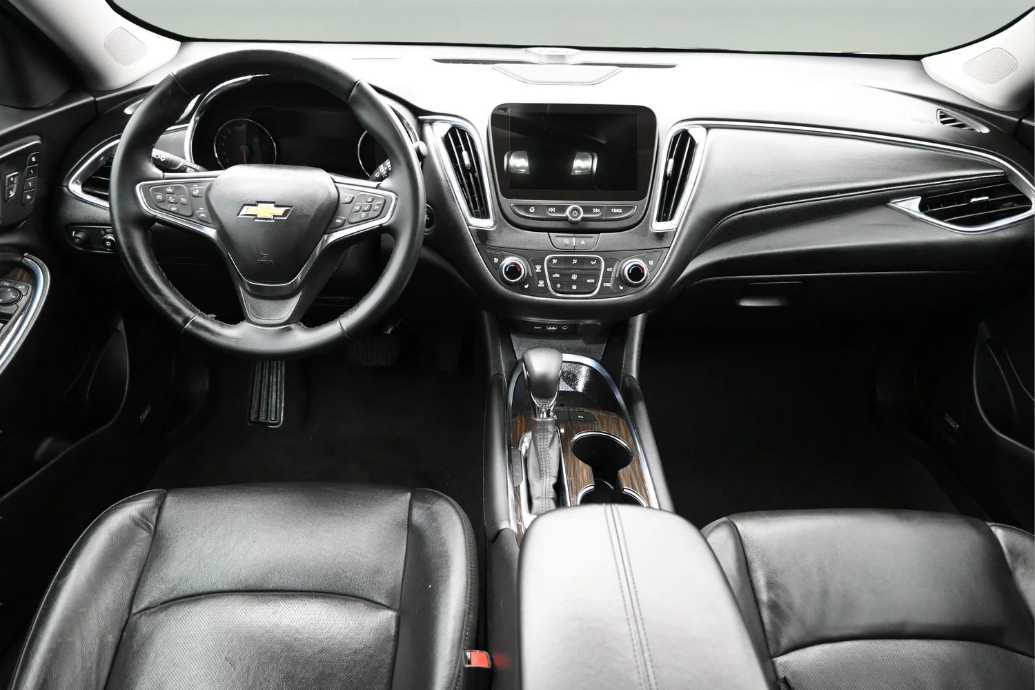 Used 2024 Gray Chevrolet LT image 16