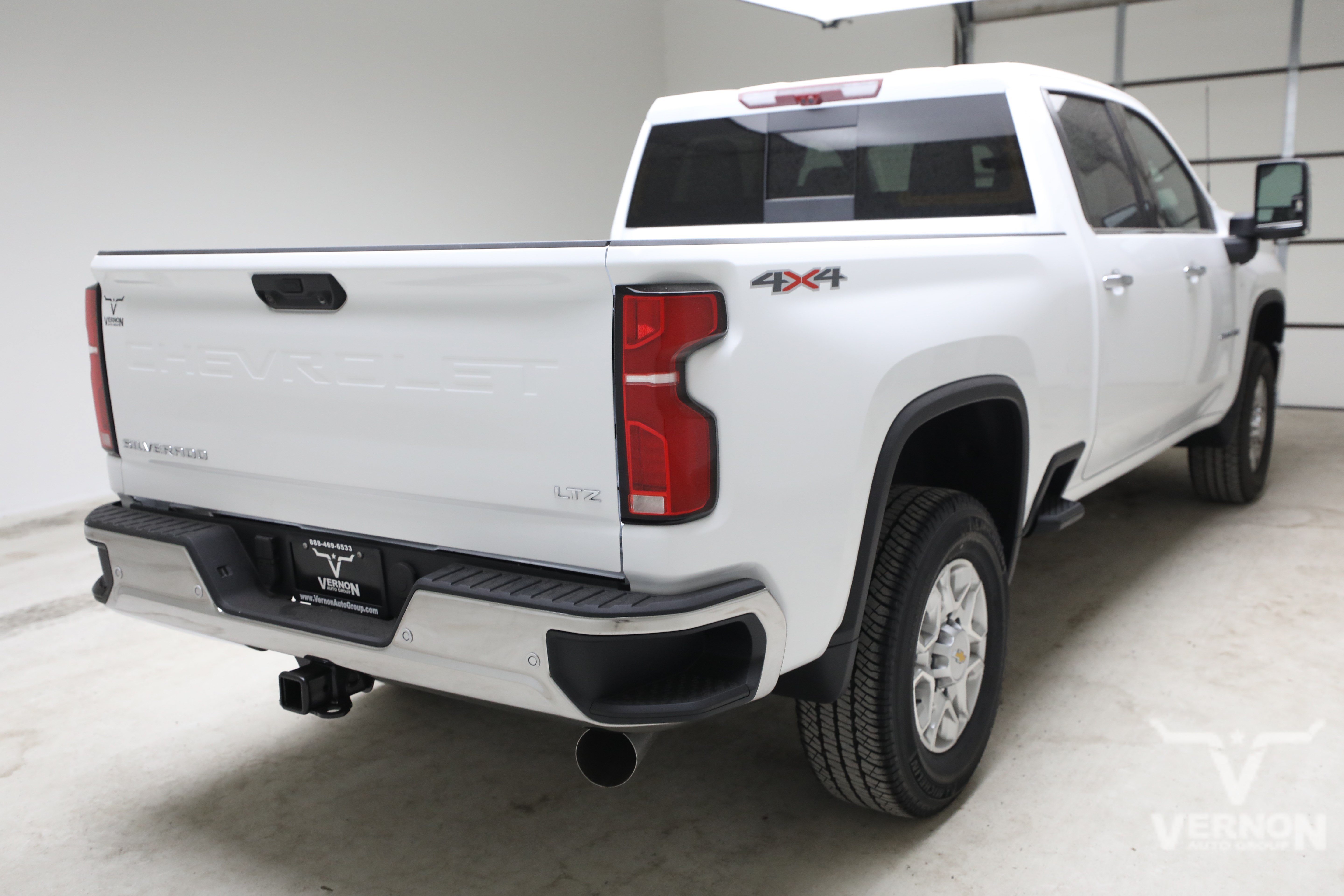 New 2026 Summit White Chevrolet N image 5