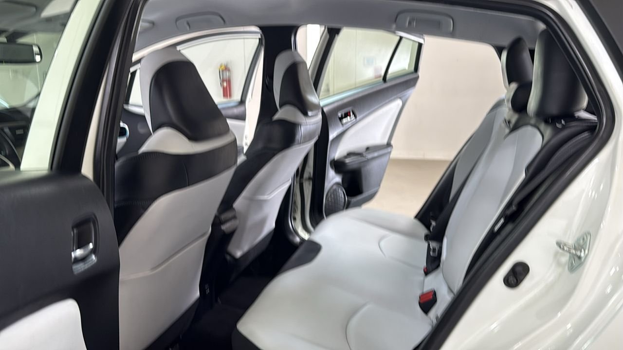 Used 2016 White Toyota Four image 15