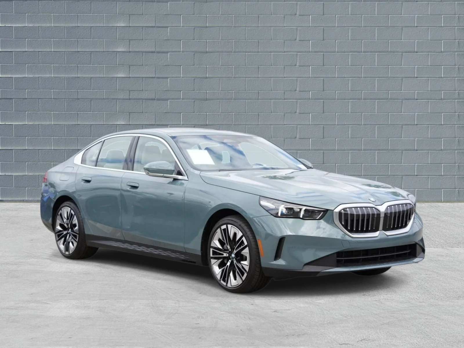 Used 2026 Cape York Green Metallic BMW 530i Sedan image 1