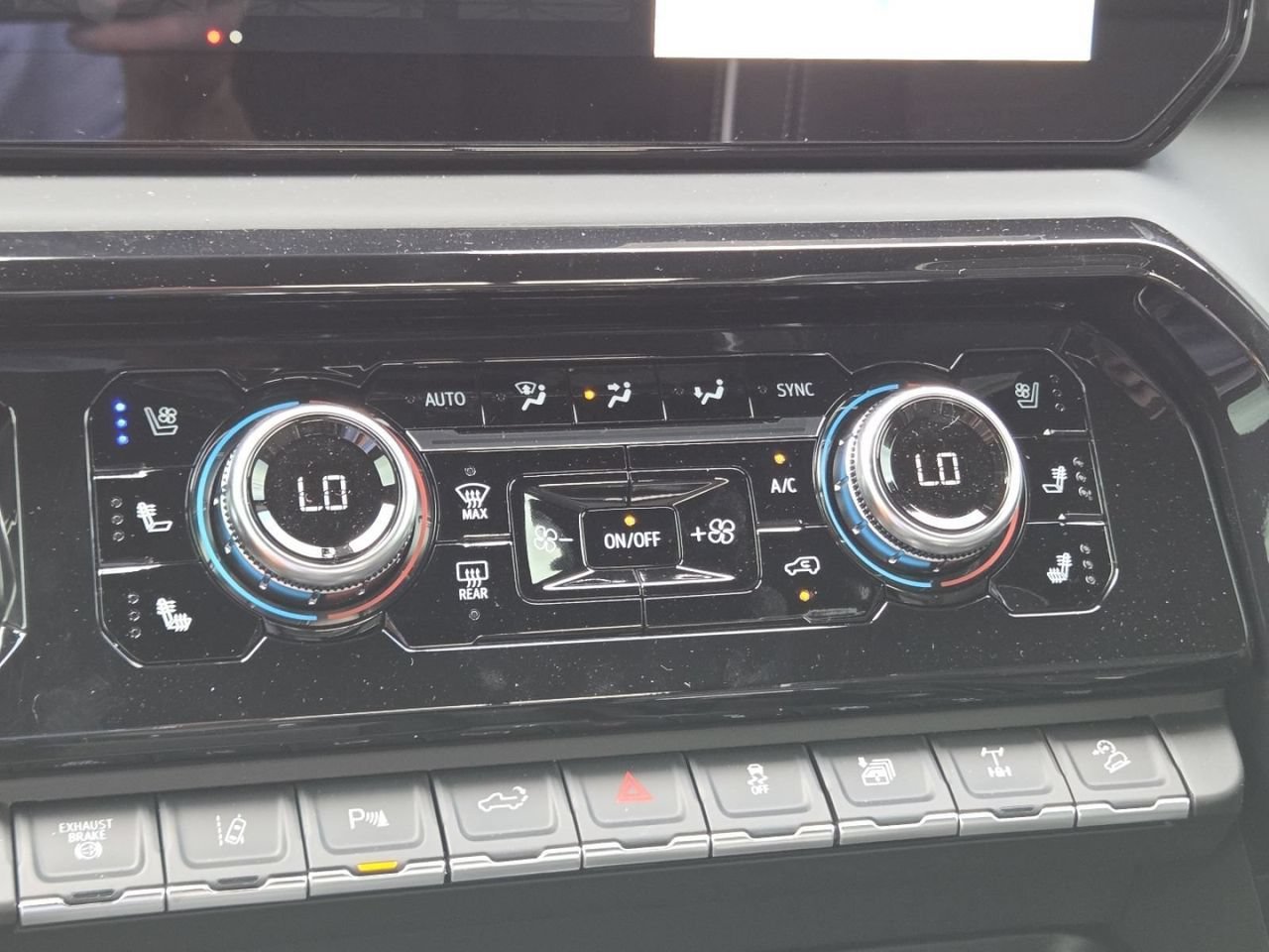 2026 GMC Sierra 2500HD AT4X - Photo 36