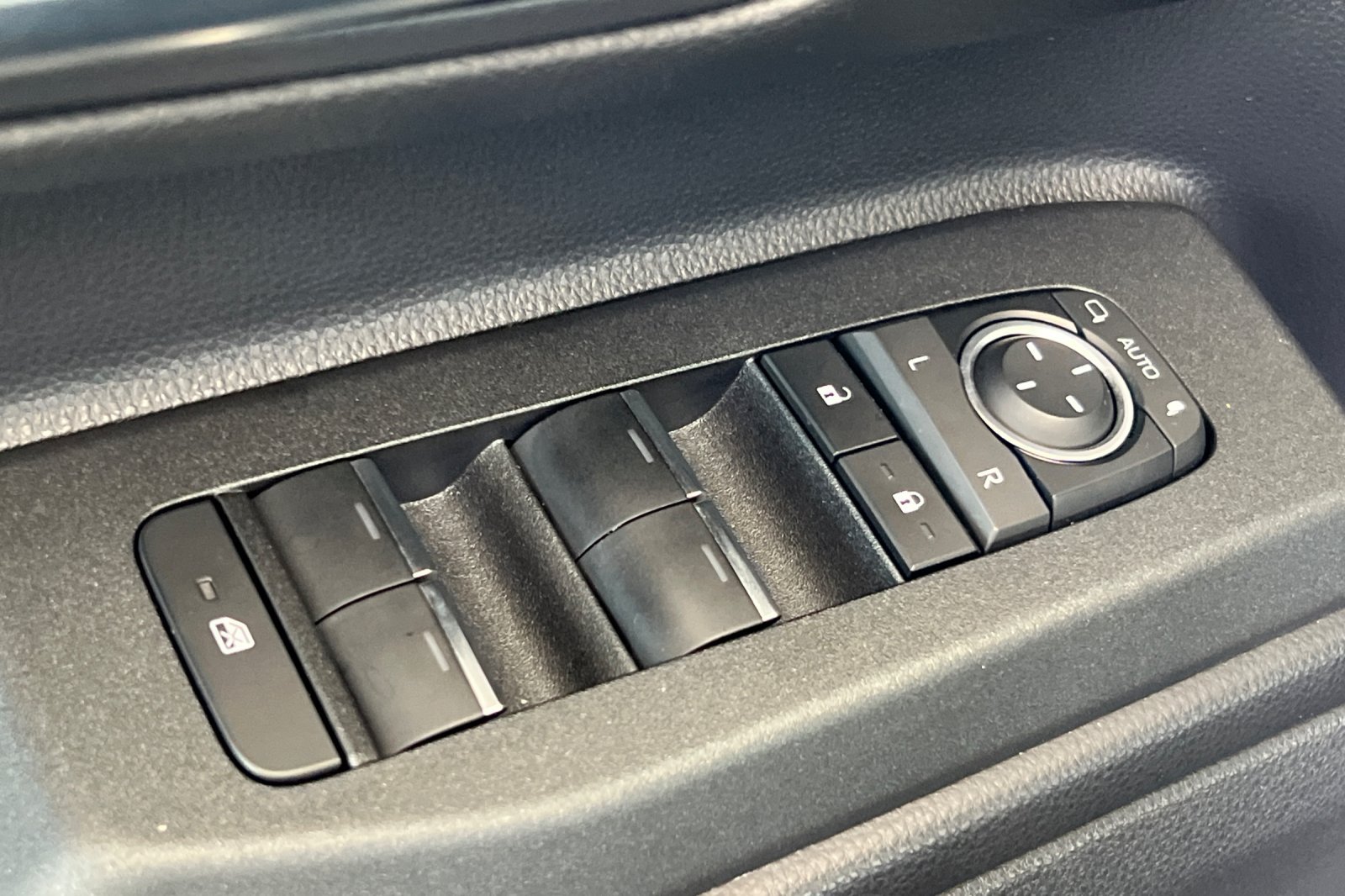 Used 2024 UNDERGROUND Toyota Base image 17