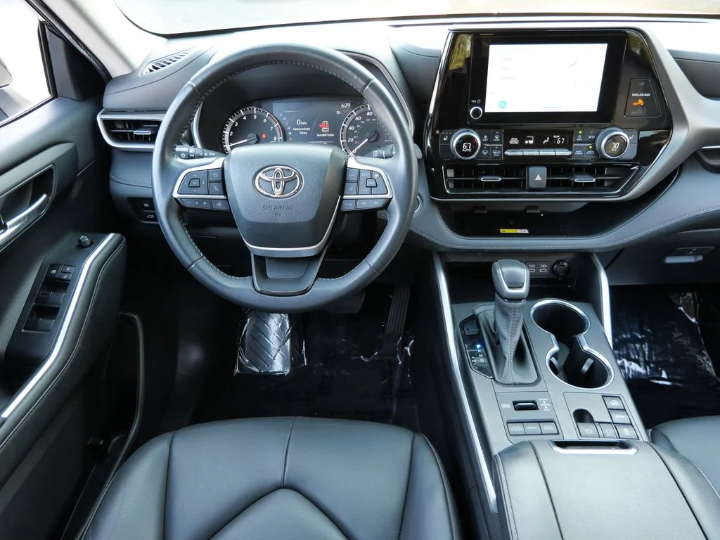 2023 Toyota Highlander XLE - Photo 12