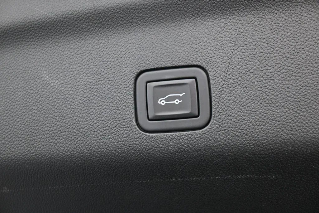 Used 2023 Midnight Blue Metallic Chevrolet High Country image 45