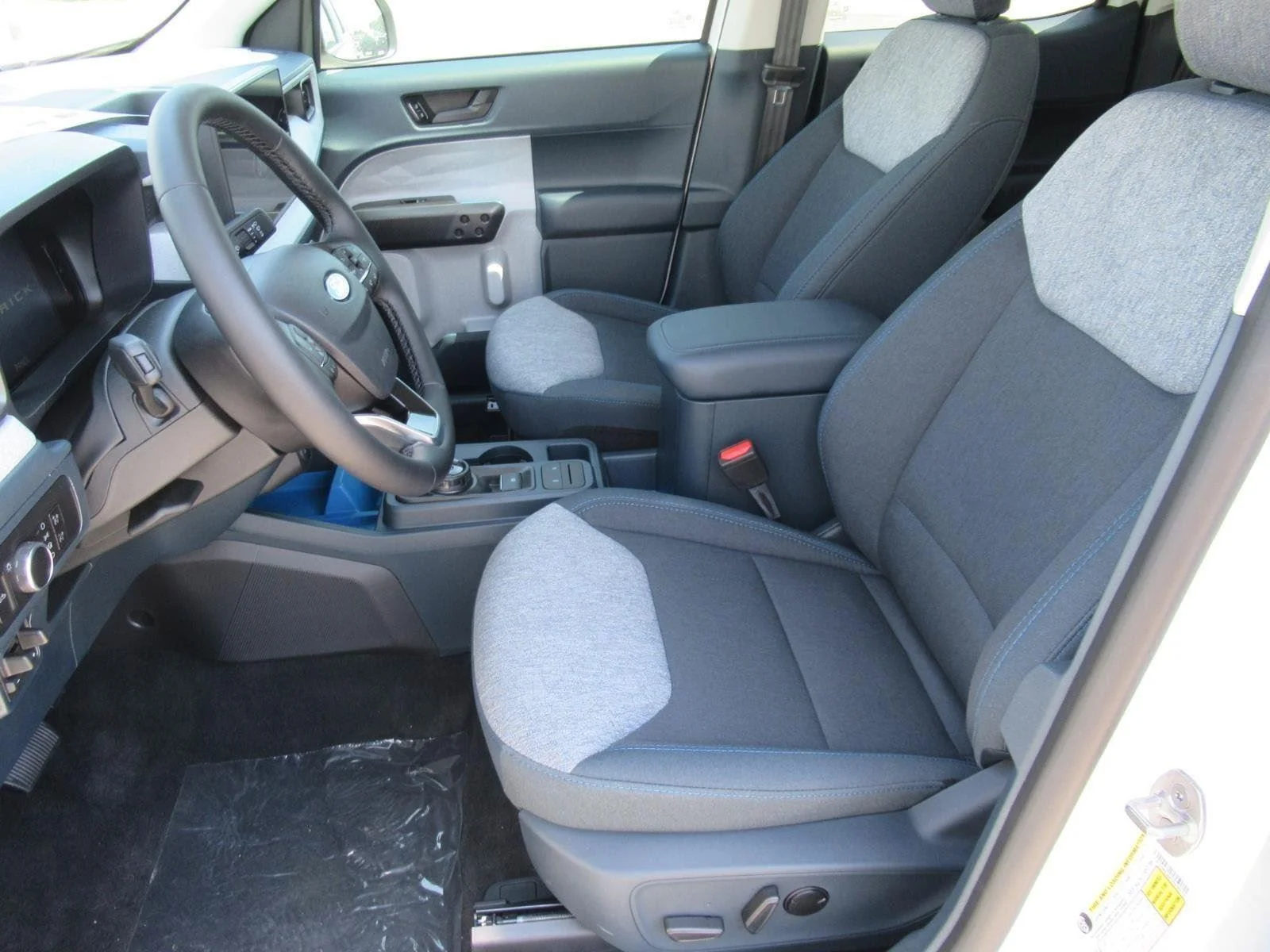 New 2026 Oxford White Ford XLT image 17