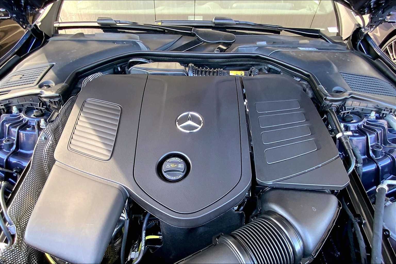 Used 2025 Twilight Blue Metallic Mercedes-Benz C 300 image 18