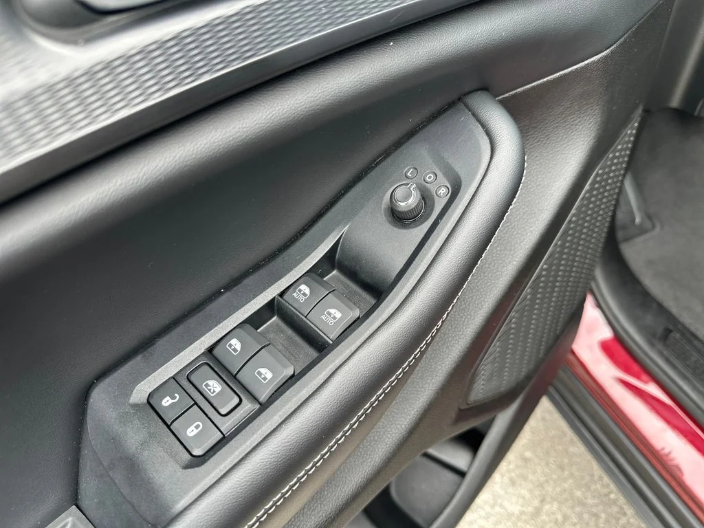 Used 2023 Red Jeep Altitude X image 12
