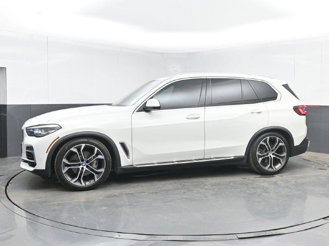 Used 2022 White BMW sDrive40i image 10