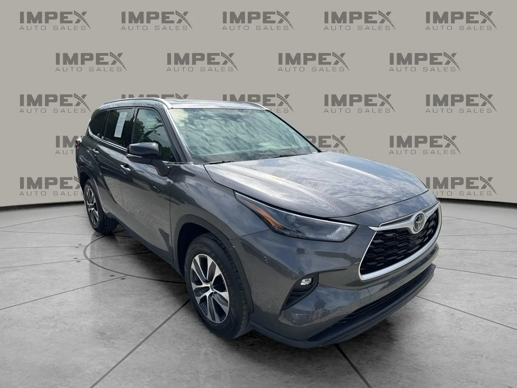 Used 2022 Gray Toyota XLE image 7