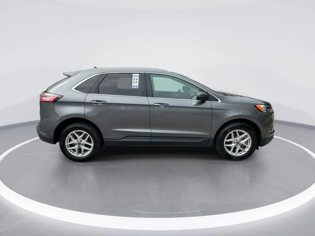 Used 2022 Gray Ford SEL image 9