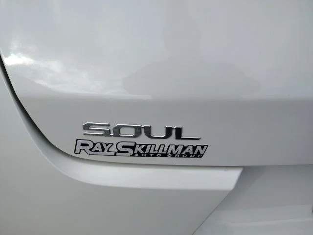 Used 2025 White Kia LX image 25