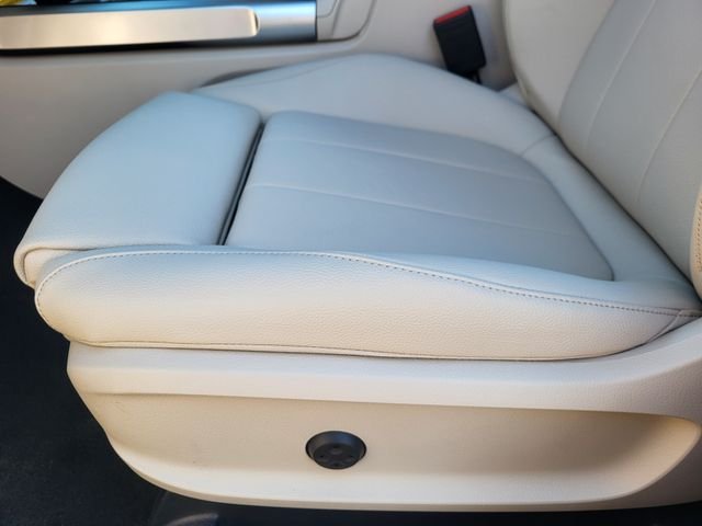 New 2026 Polar White Mercedes-Benz GLB 250 image 9