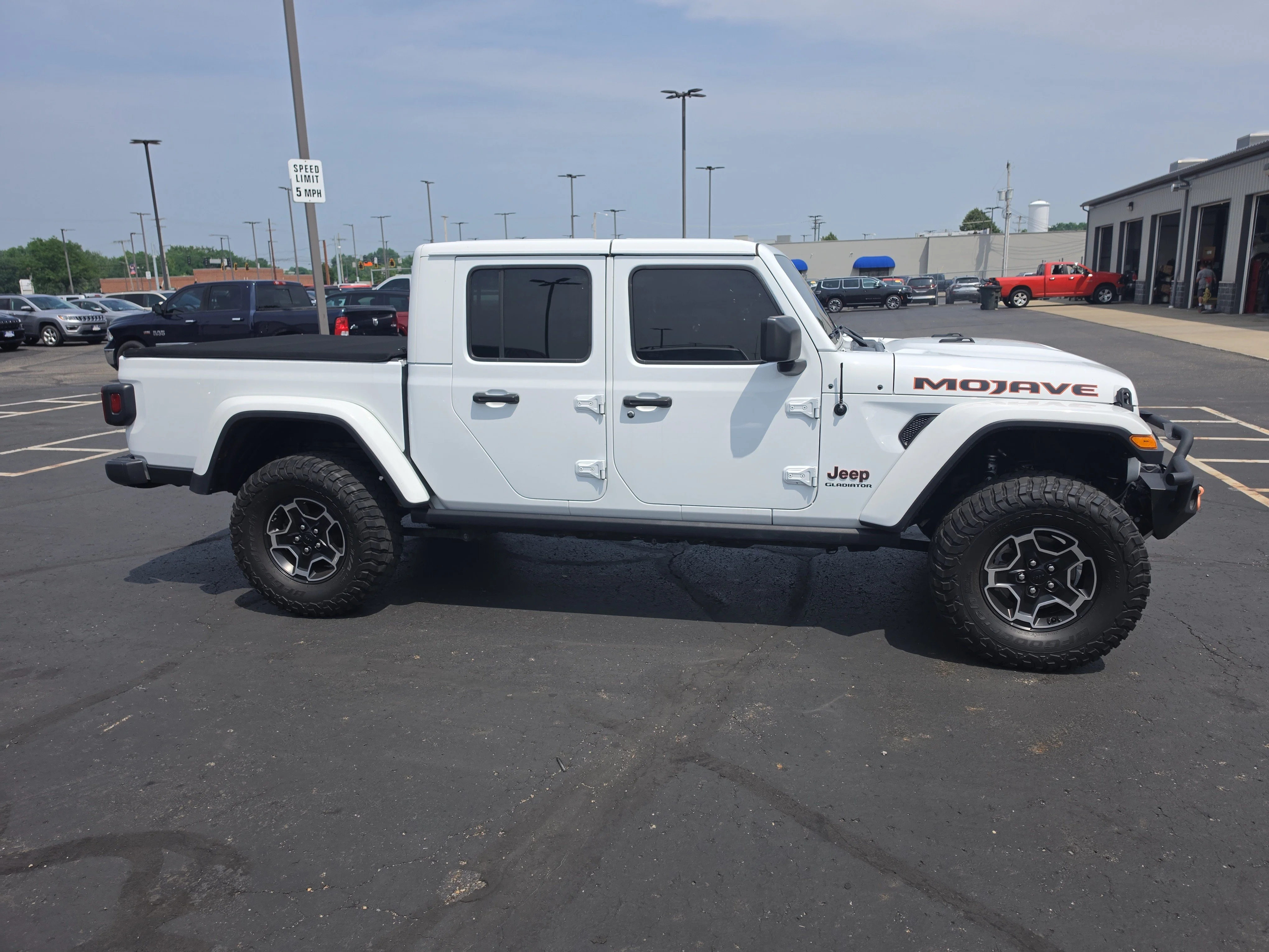 Used 2020 Bright White Clearcoat Jeep Mojave image 2
