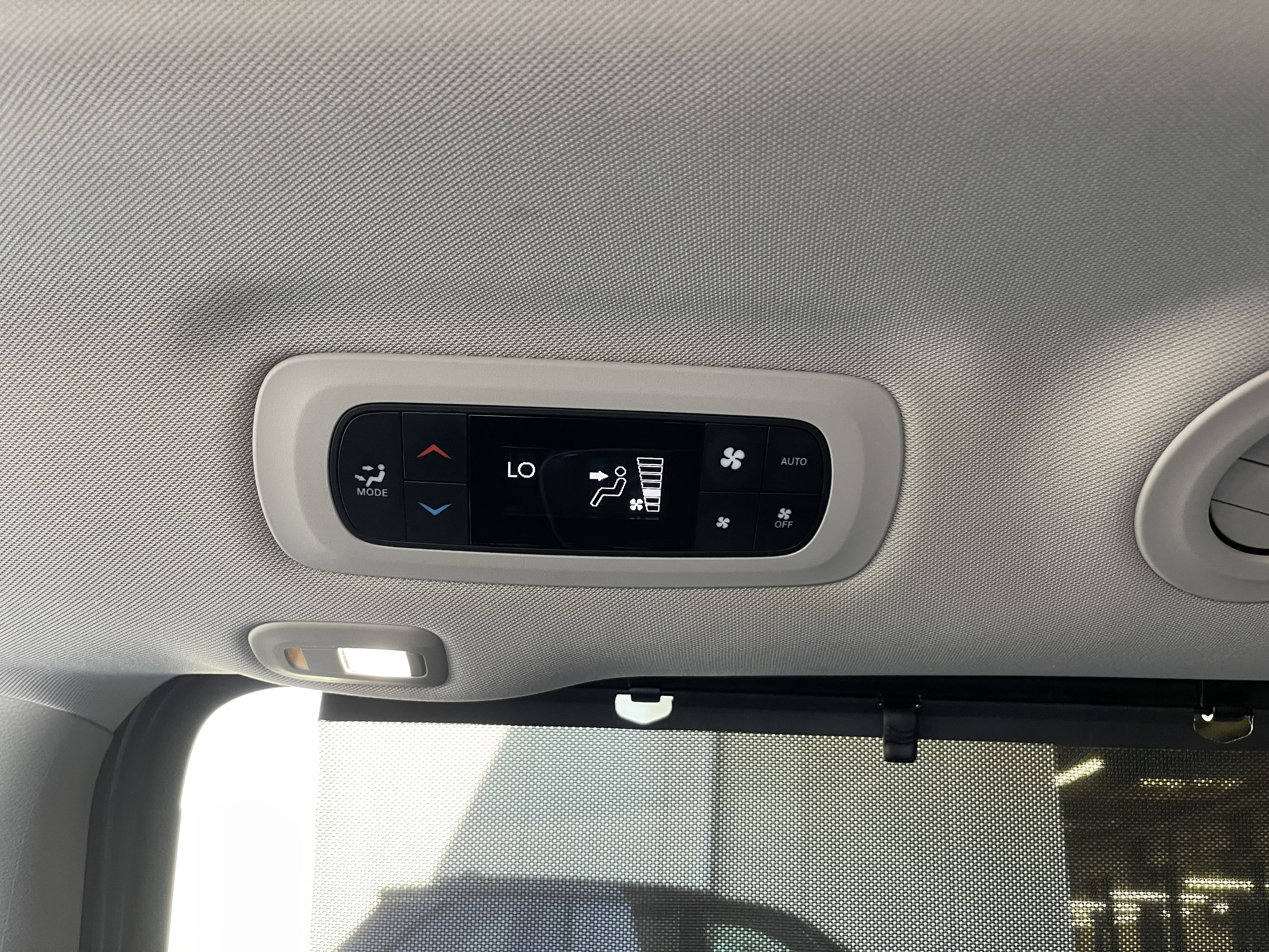 Used 2022 White Chrysler Limited image 21