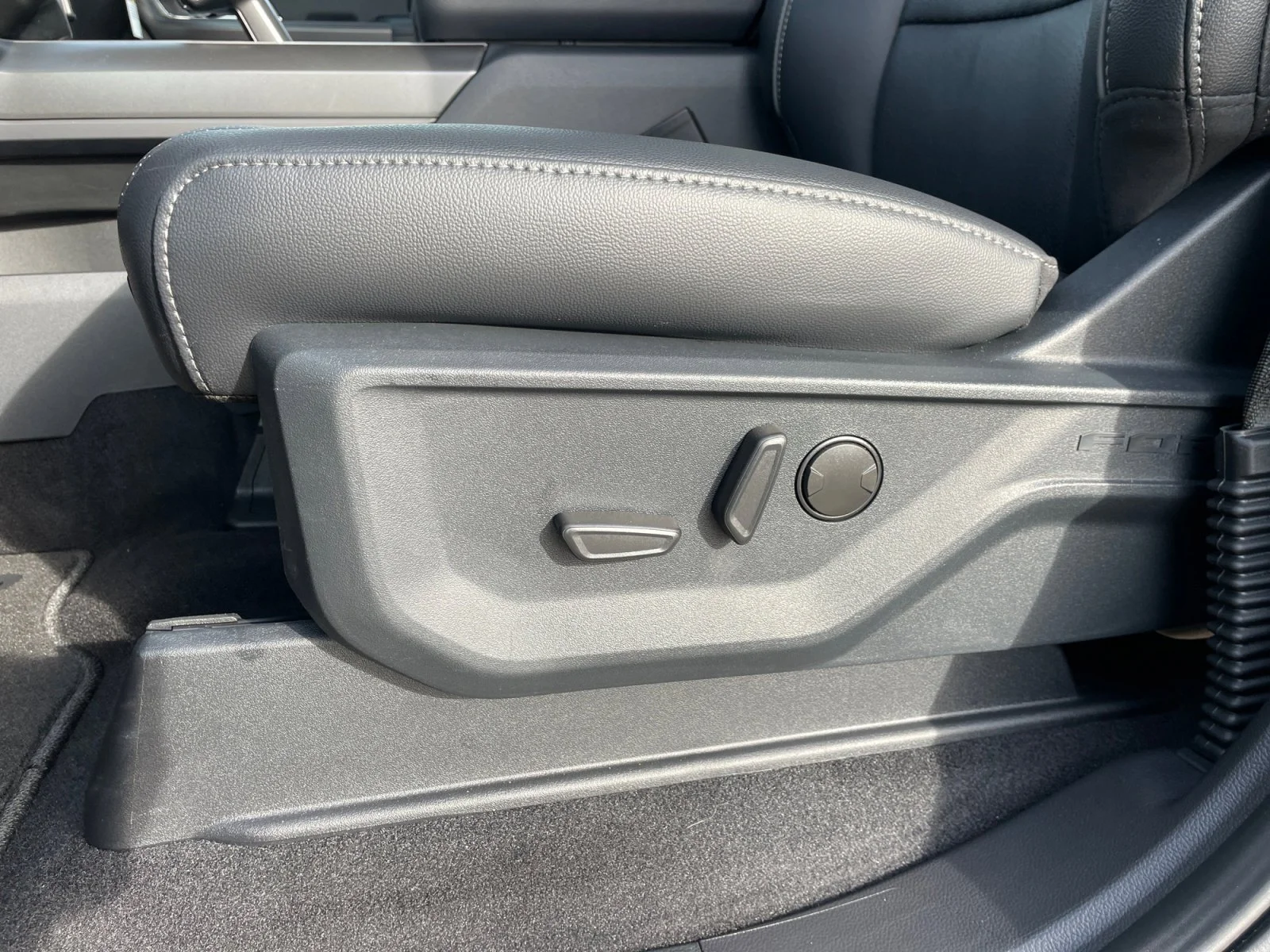 New 2026 Antimatter Blue Metallic Ford Lariat image 14