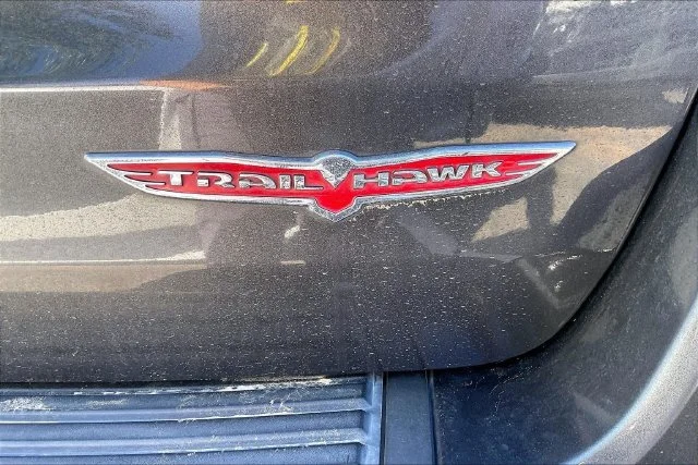 Used 2017 Gray Jeep Trailhawk image 5