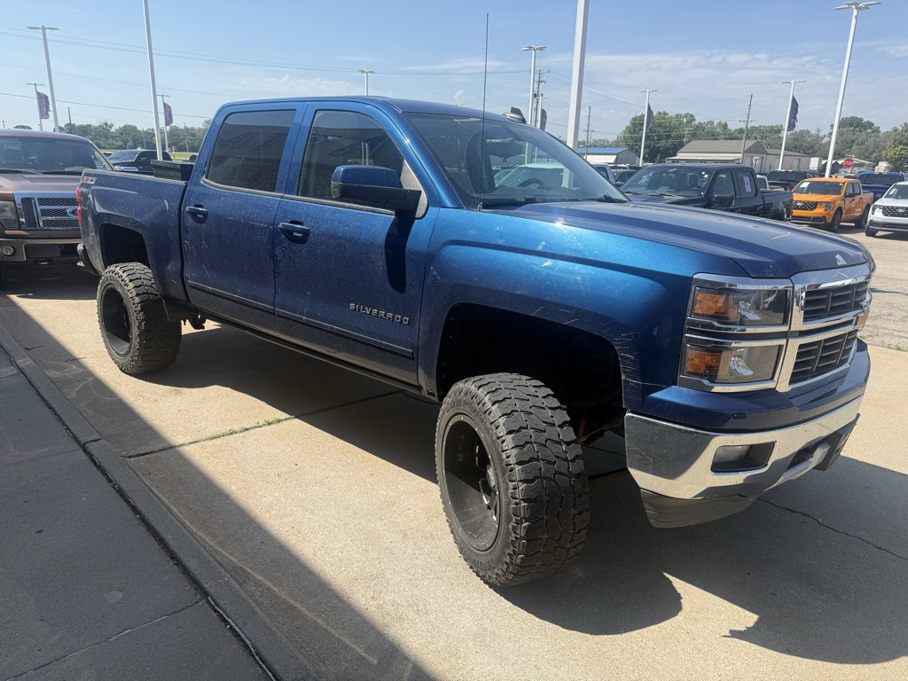 Used 2015 Deep Ocean Blue Metallic Chevrolet LT image 4