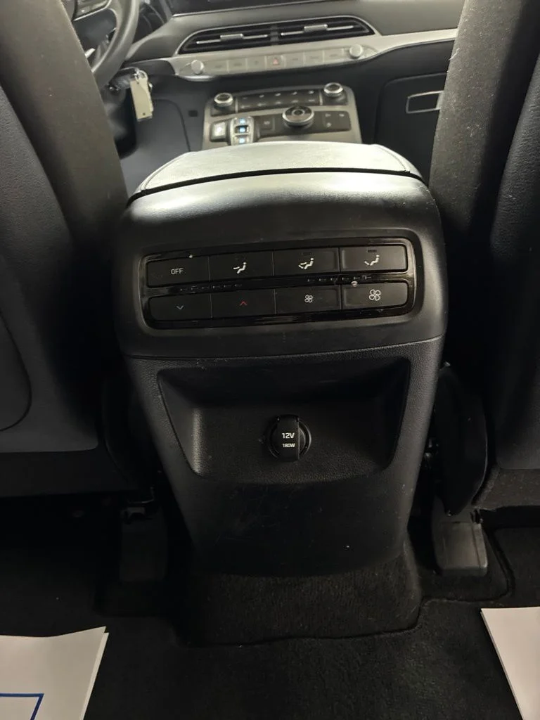 Used 2022 Black Hyundai SE image 26