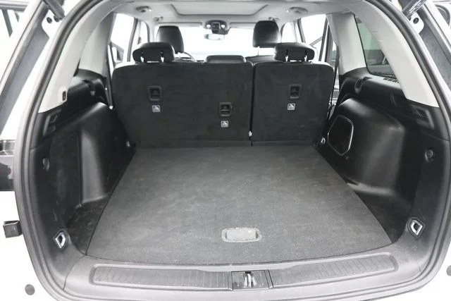 Used 2022 White Jeep 4xe image 25