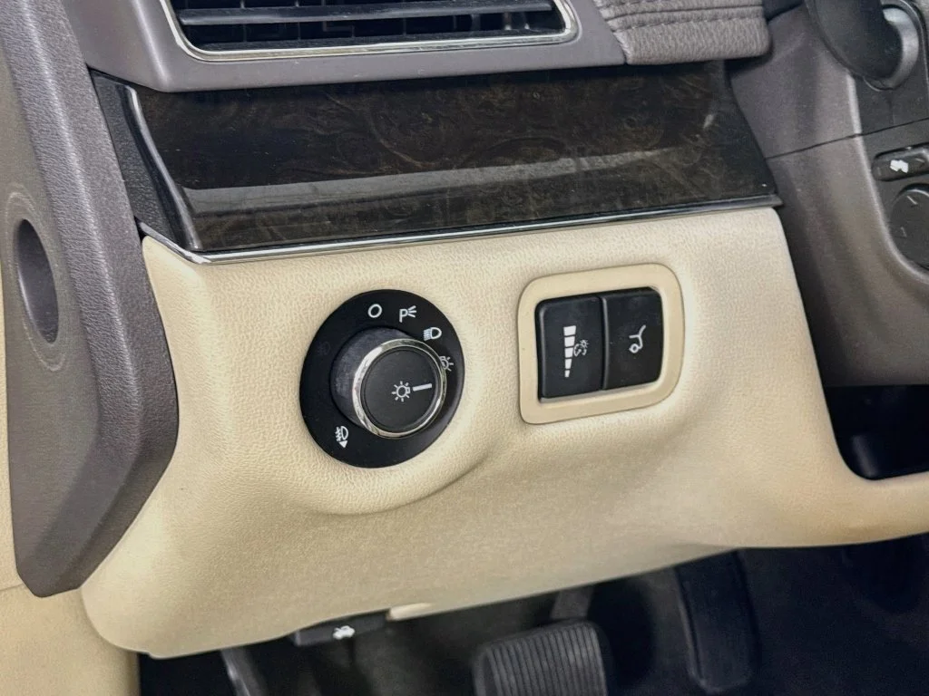 Used 2019 White Lincoln Standard image 11