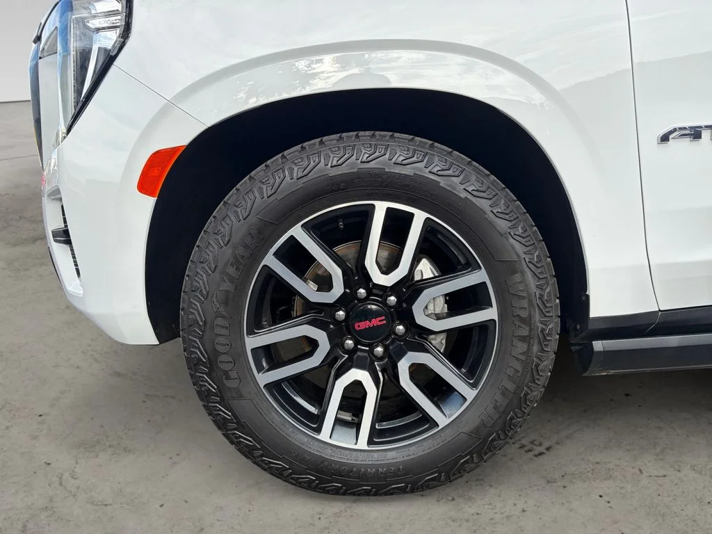 2023 GMC Yukon AT4 - Photo 9