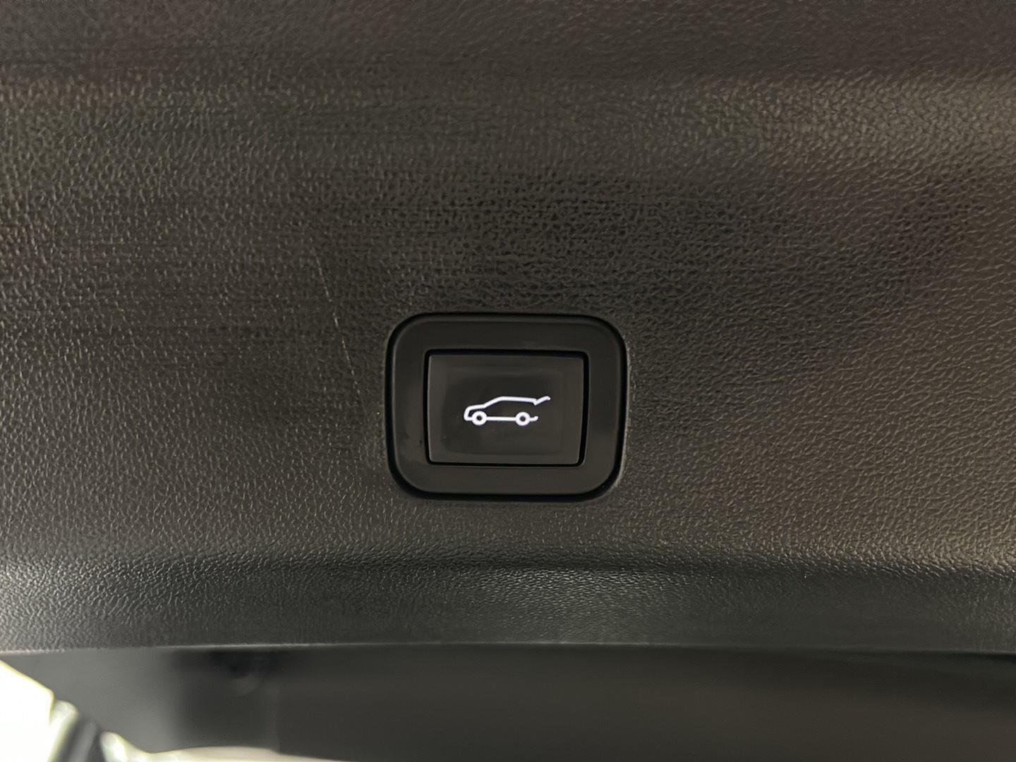 Used 2026 Summit White GMC AT4 Ultimate image 9