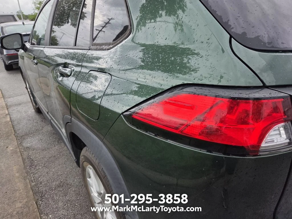 Used 2022  Toyota LE image 7