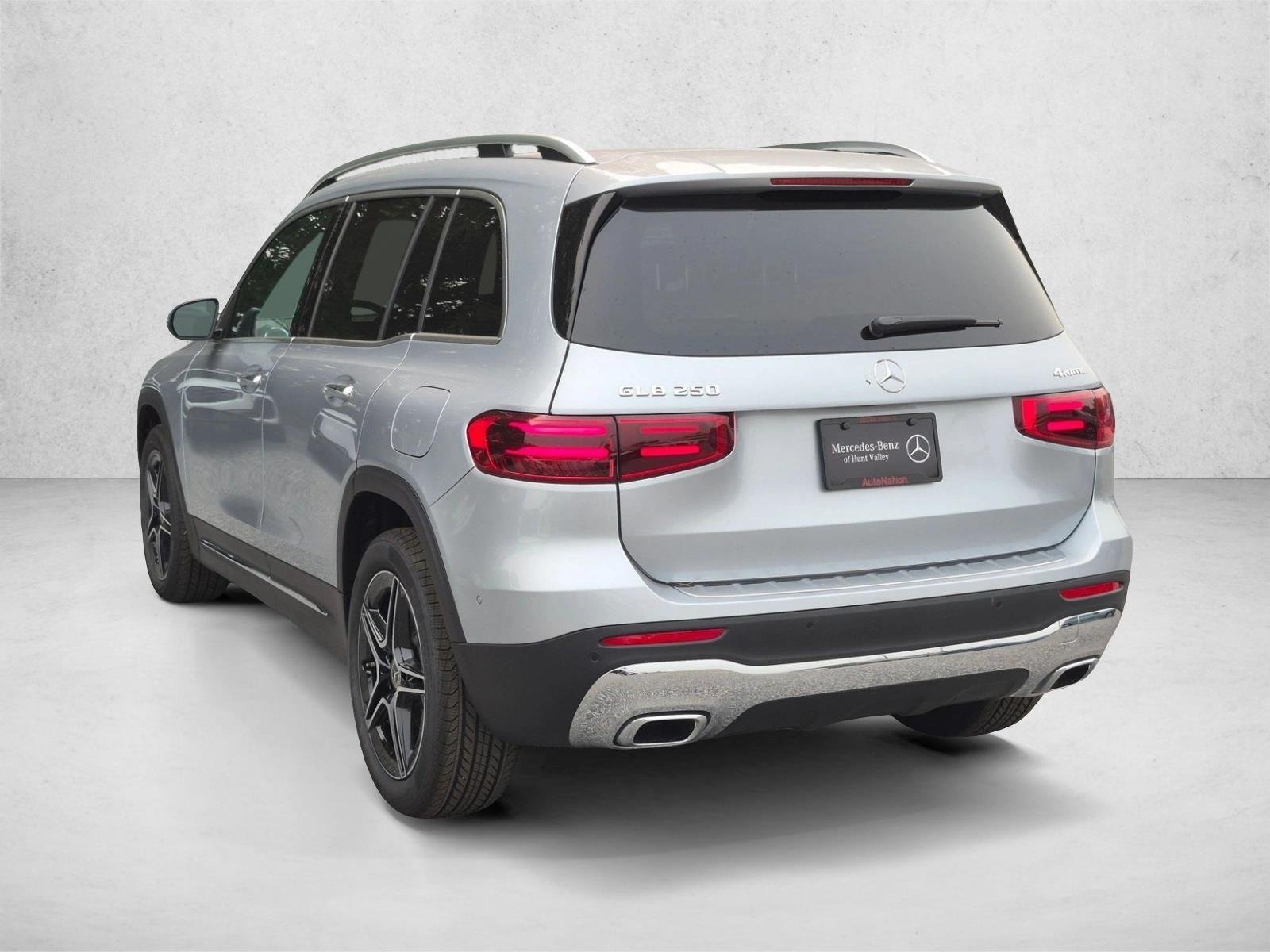 New 2026 Cirrus Silver Metallic Mercedes-Benz GLB250 image 9