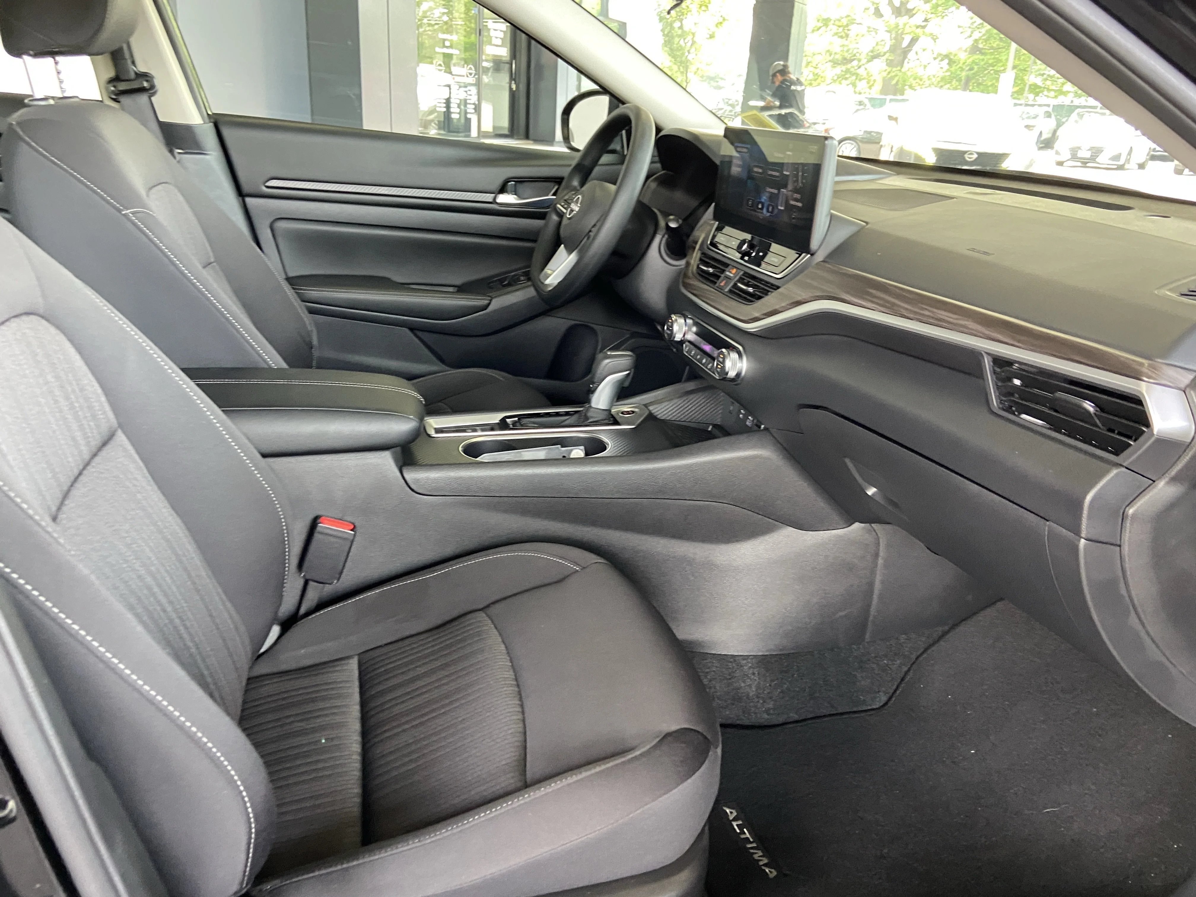 2025 Nissan Altima SV - Photo 27