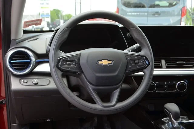 2025 Chevrolet Trax LT - Photo 16