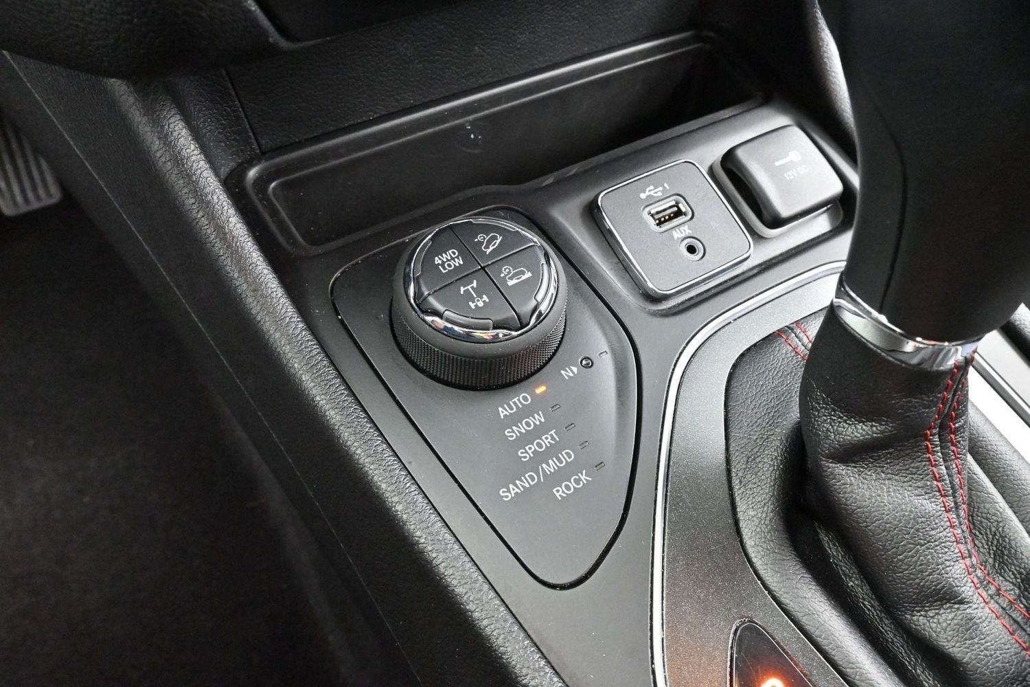 Used 2022 Bright White Clearcoat Jeep Trailhawk image 25