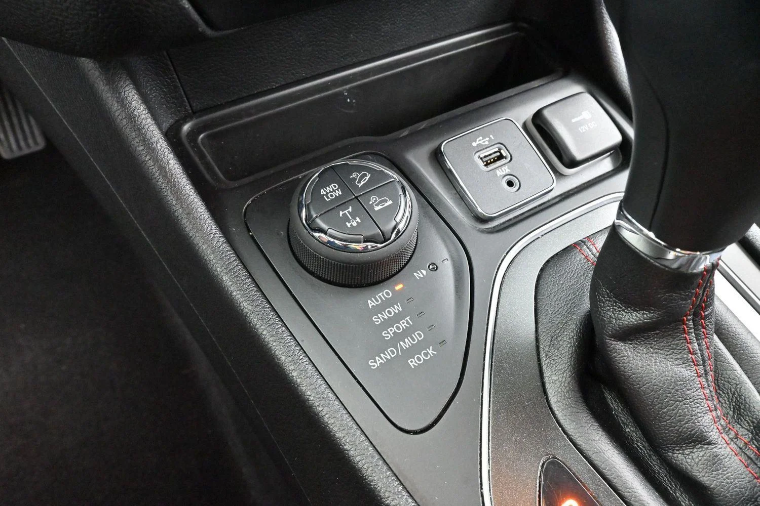 Used 2022 Bright White Clearcoat Jeep Trailhawk image 25