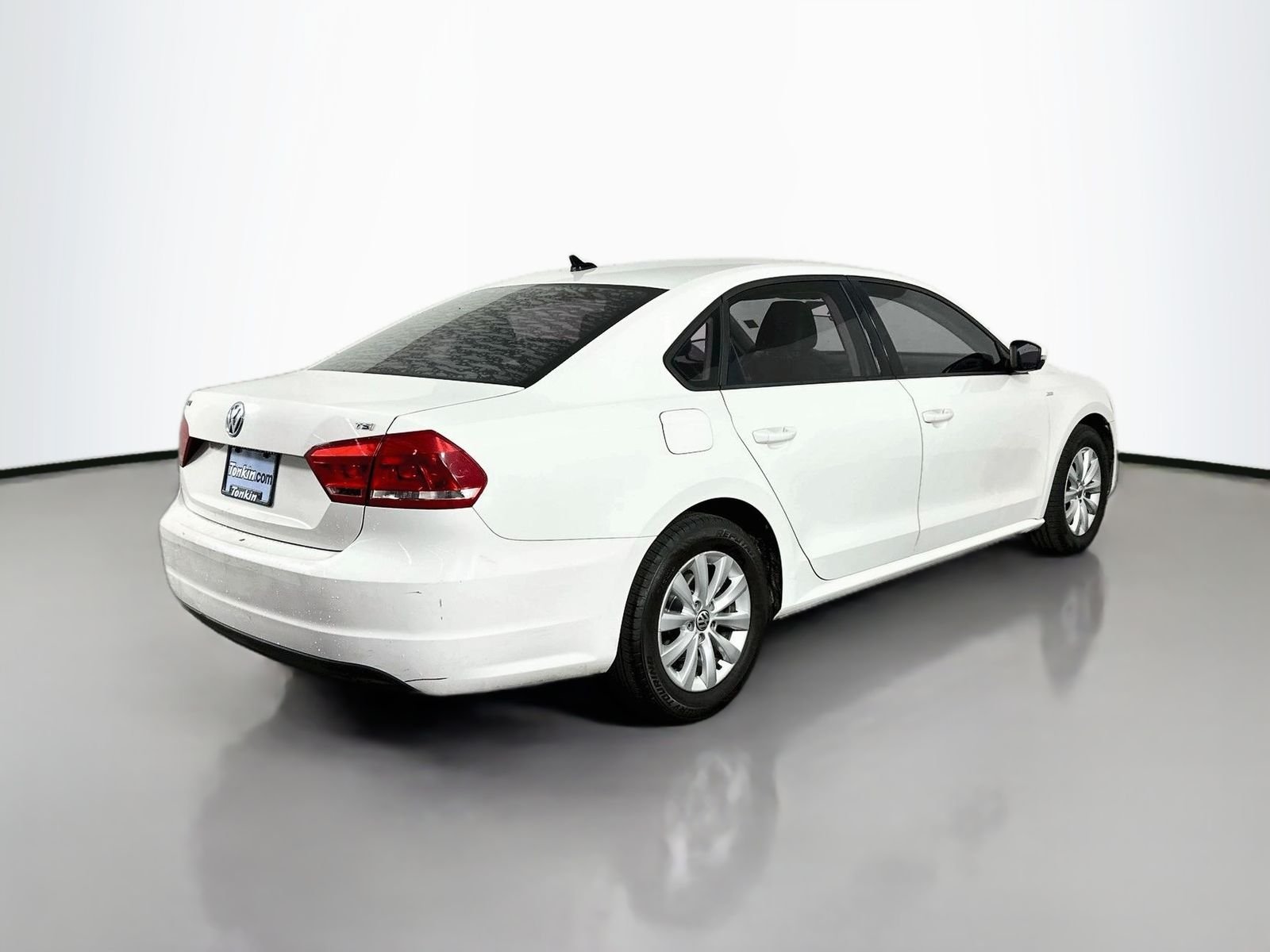 Used 2015 White Volkswagen 1.8T S image 7