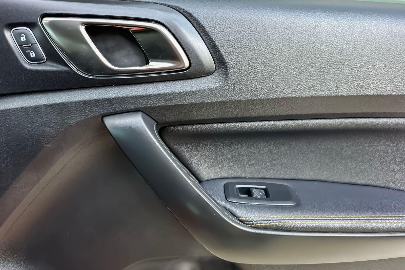 Used 2022  Ford Lariat image 28