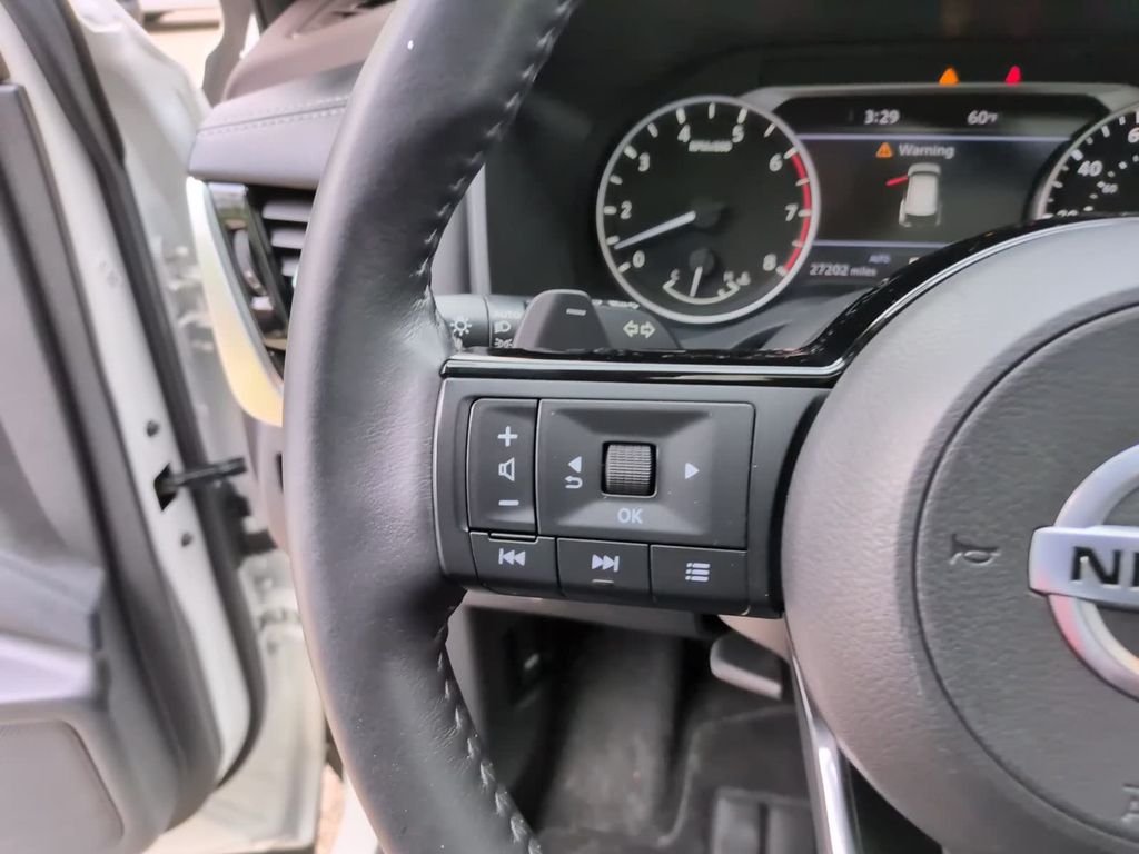 Used 2021 White Nissan SL image 21