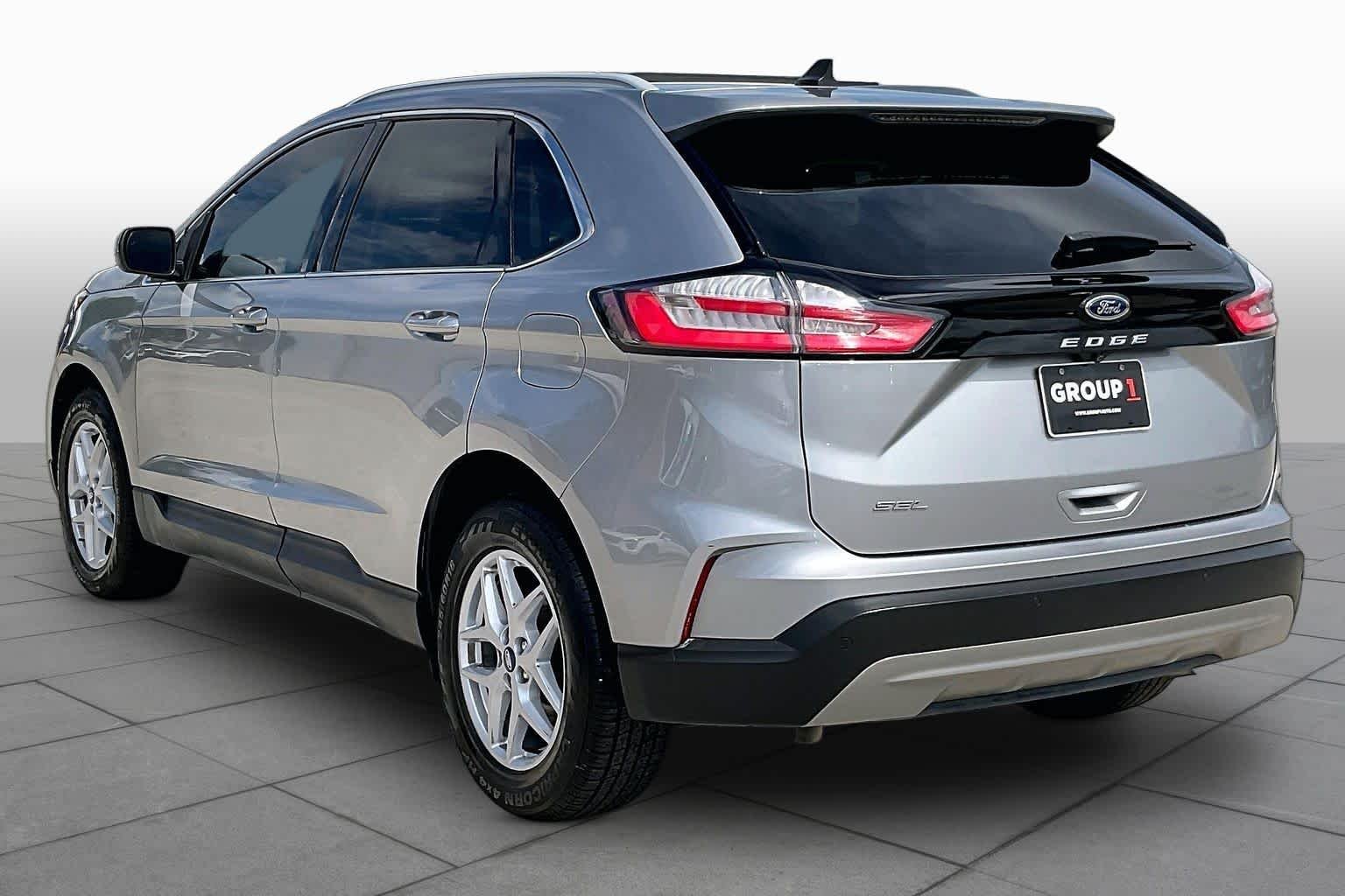 Used 2021 Iconic Silver Ford SEL image 12