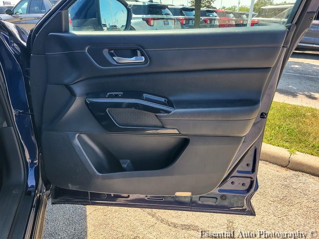 Used 2022 Deep Ocean Blue Nissan S image 21
