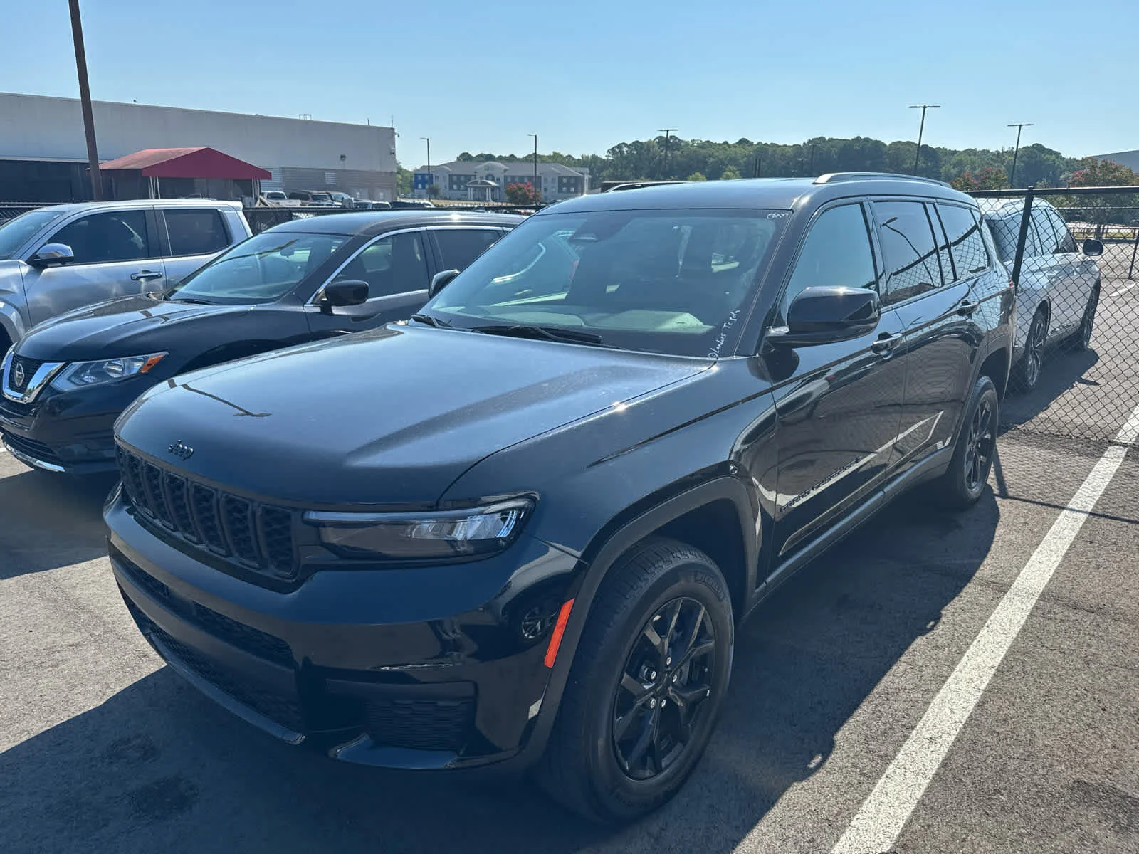 Used 2025 Diamond Black Crystal Pearlcoat Jeep Altitude image 2