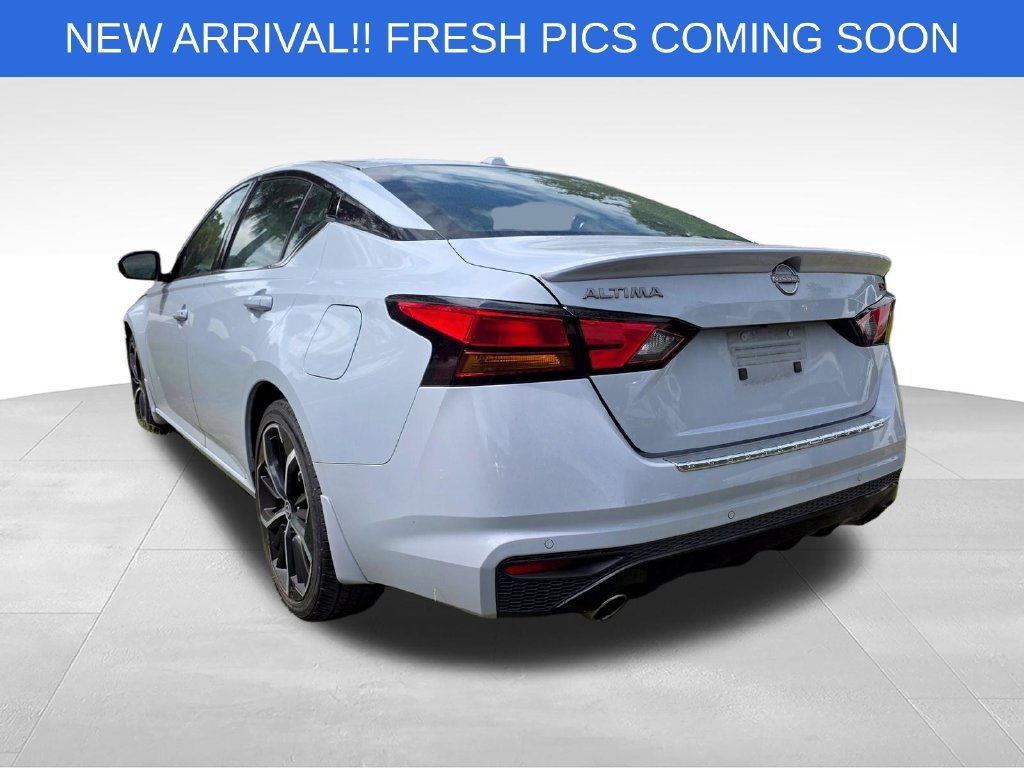 Used 2023 Gray Nissan SR FWD image 4