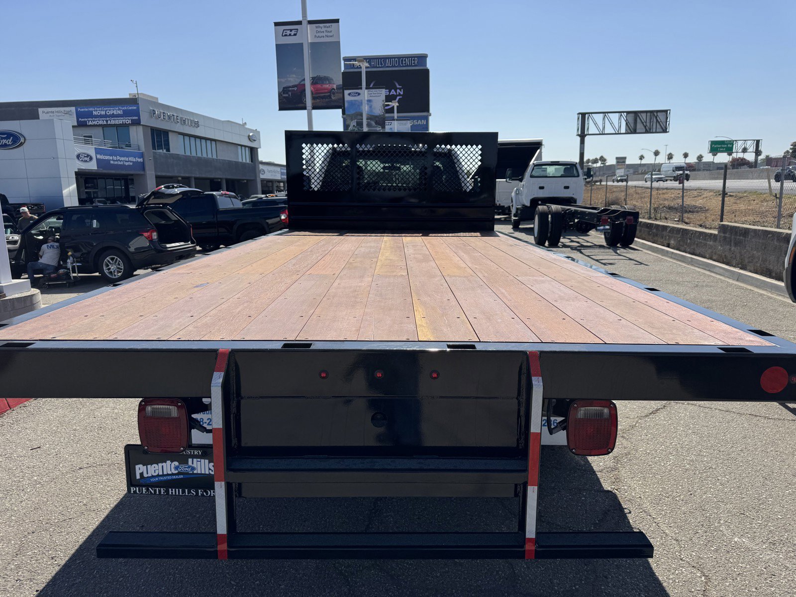 2025 Ford F-550 Super Duty Chassis Cab XLT - Photo 8
